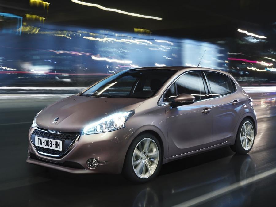  Peugeot 208 5-Door 2012 года  (фото 54 из 73)
